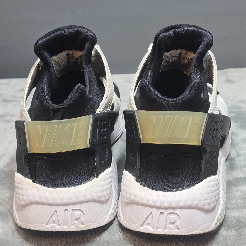 Size 9.5 - Nike Air Huarache OG Orca